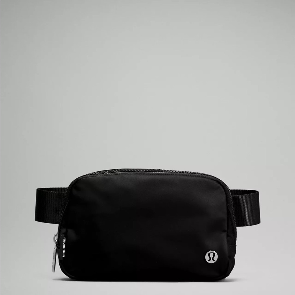 NWT black belt bag LULULEMON